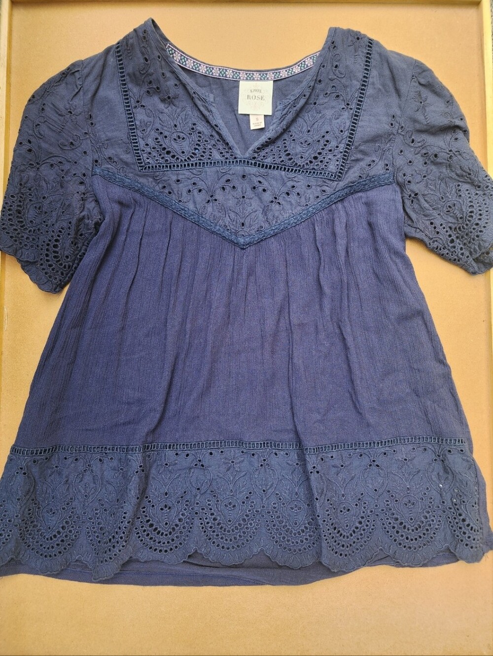 Knox Rose Navy Blue Eyelet Lace V-Neck Women's Top - Small